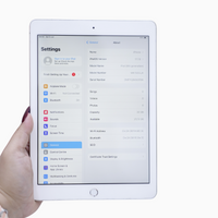 Apple iPad 6th Gen (32GB) 9.7" — Pre-Owned, Great Condition