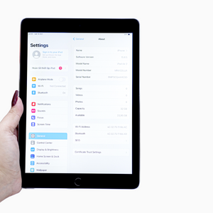 Apple iPad Air 2 (32 GB) – 9.7" Display | Pre-Owned | Great Condition | Slim &amp; Light Weight