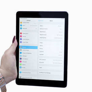 Apple iPad Air 1 (32 GB) – 9.7" Display | Pre-Owned | Great Condition | Slim & Light Weight